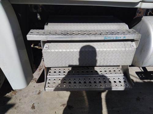 Replaces NA 2011 FREIGHTLINER CASCADIA 125 BATTERY BOX COVER , MN