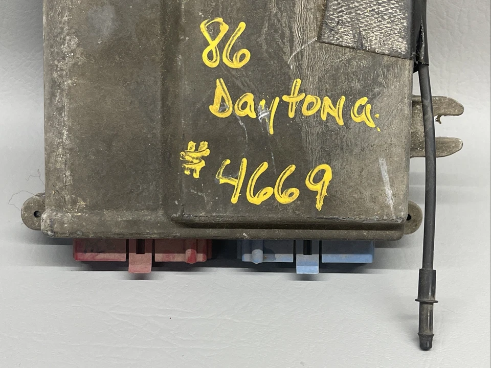 Dodge Daytona 1986 módulo de control del motor ECU ECM 5227324 OEM Foto 3 de 4