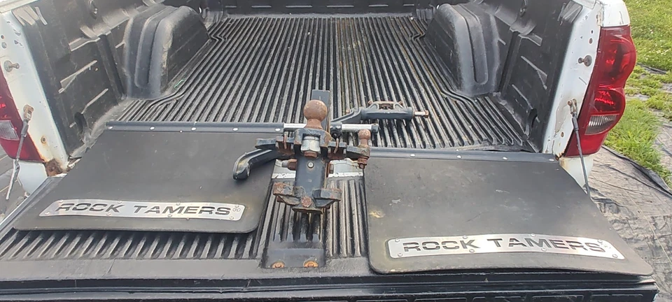 Rock Tamers 00108 Sistema de guardabarros ajustable de alta resistencia para enganches de 2" Foto 2 de 4