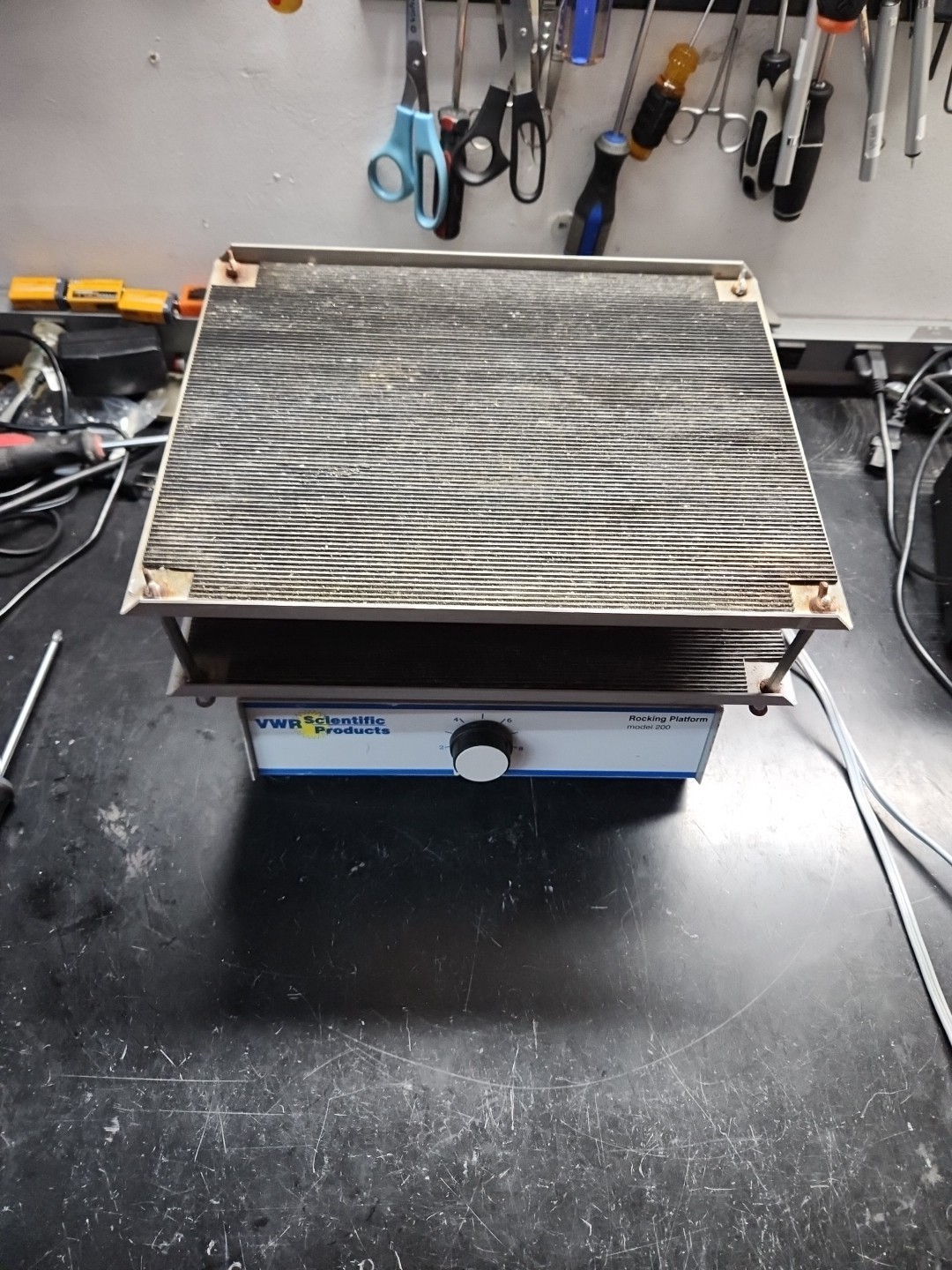 VWR Model 200 Dual Rocking Platform High-Capacity Laboratory Tilt Shaker