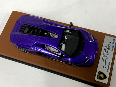 1/43 Looksmart Lamborghini Countach LP_ 800-4 In Purple on leather