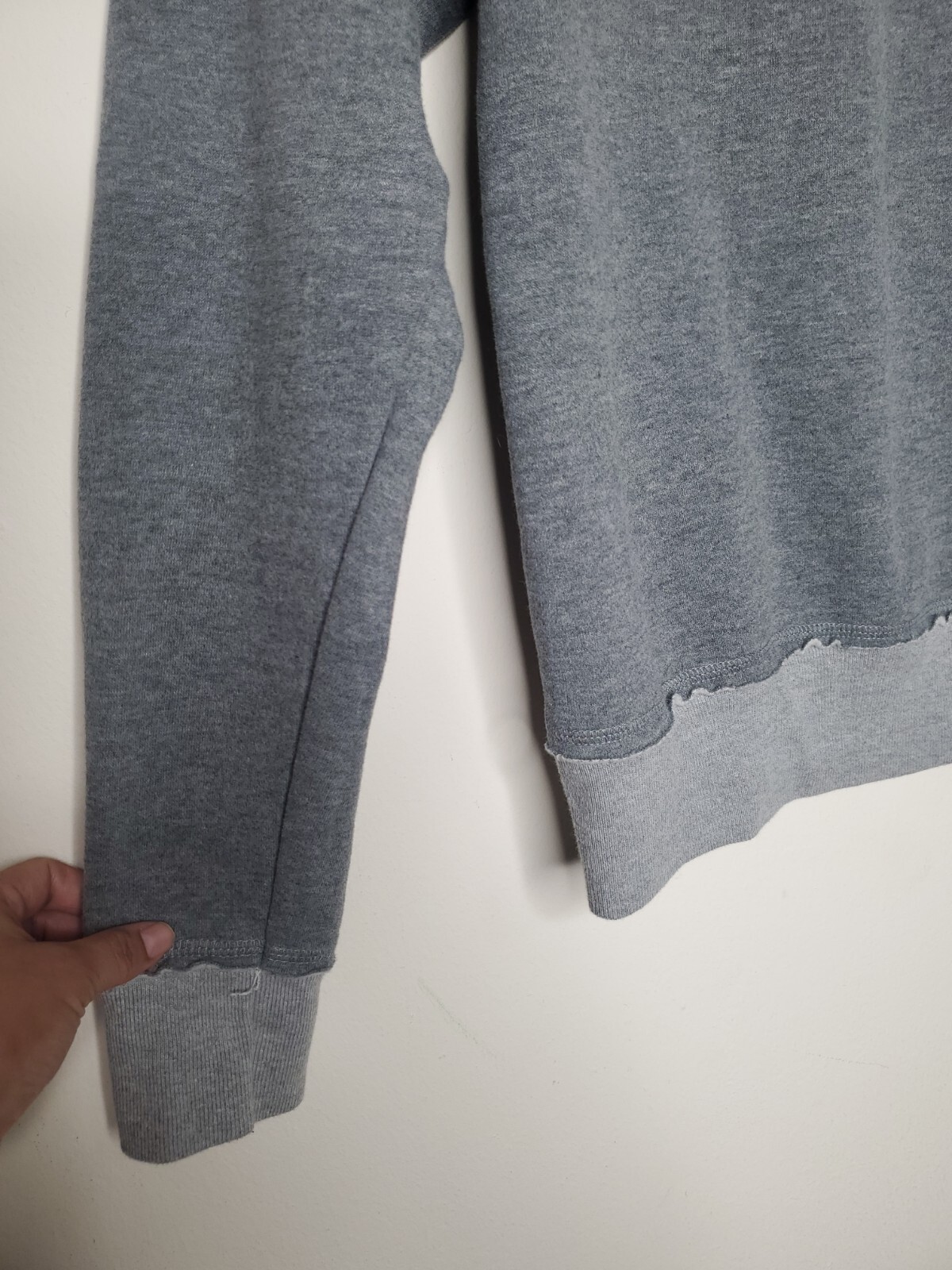 Universal Studios Authentic Gryffindor Sweatshirt… - image 19