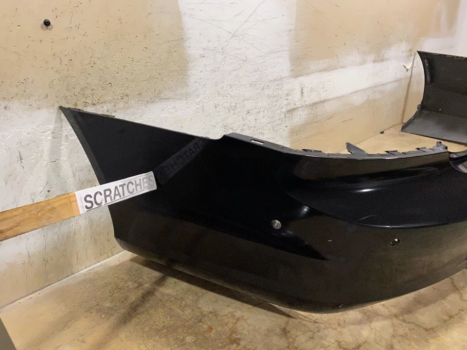 OEM 2017-2018 Volvo S90 T5/T6 con punto ciego con orificios de sensor cubierta de parachoques trasero Foto 2 de 4