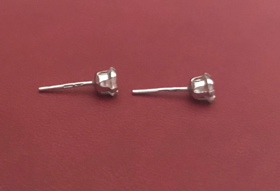 Orecchini Puntonluce Oro Bianco 18k 750/1000 Con Zirconi Chiusure Argento 925 - Immagine 2 di 3