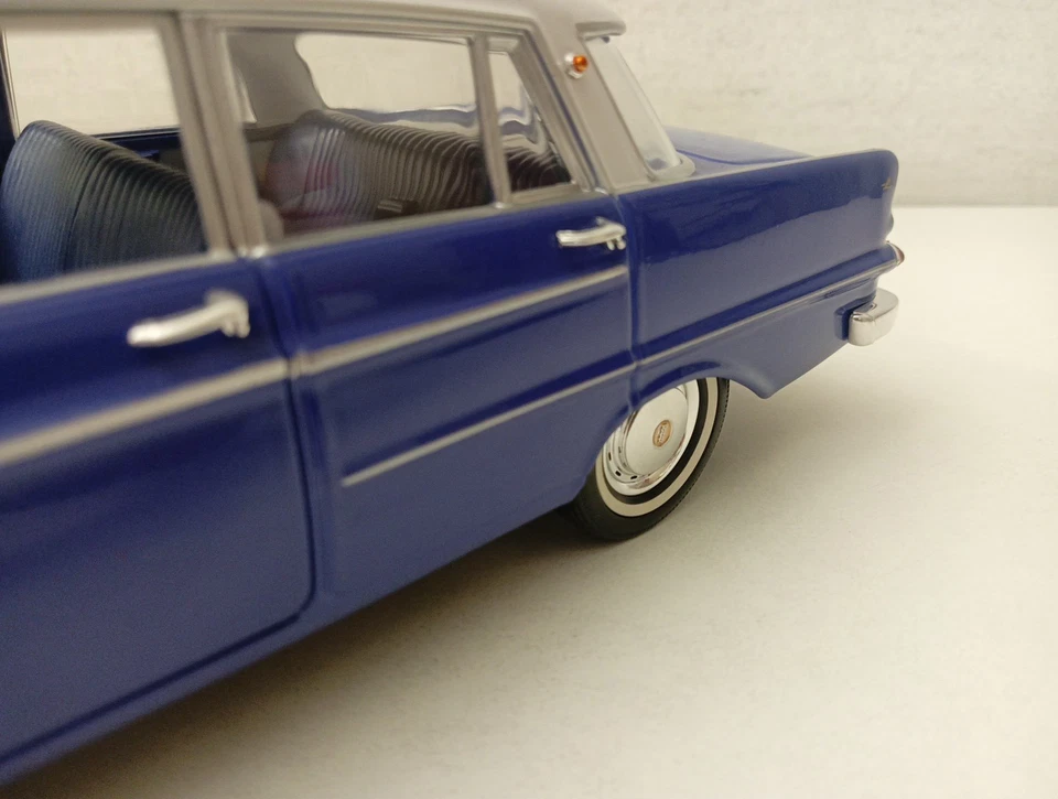 Revell Opel Kapitan Bianca E Blu Diecast Scala 1/18-ZR-H23 - Immagine 3 di 4