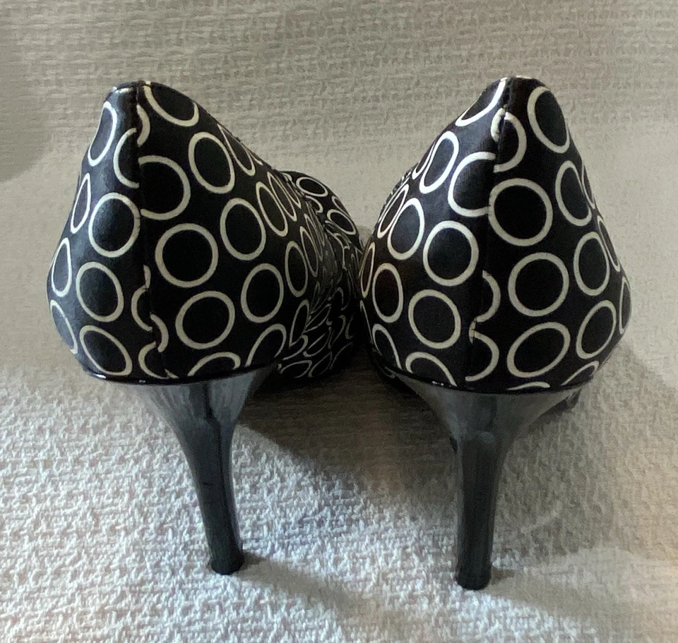 Zapatos de tacón Jessica Simpson blanco y negro JS HENRI a lunares talla 7B/37 Foto 3 de 4
