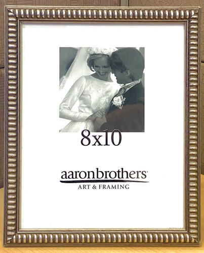 Cornice portafoto 8x10 Aaron Brothers classica legno tono argento - Foto 5 di 16