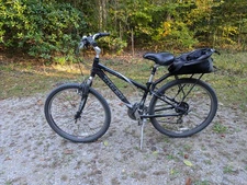 Hybrid bicycle  for short person.  Black 2003 Trek Navigator 200.  W/rack & bag.