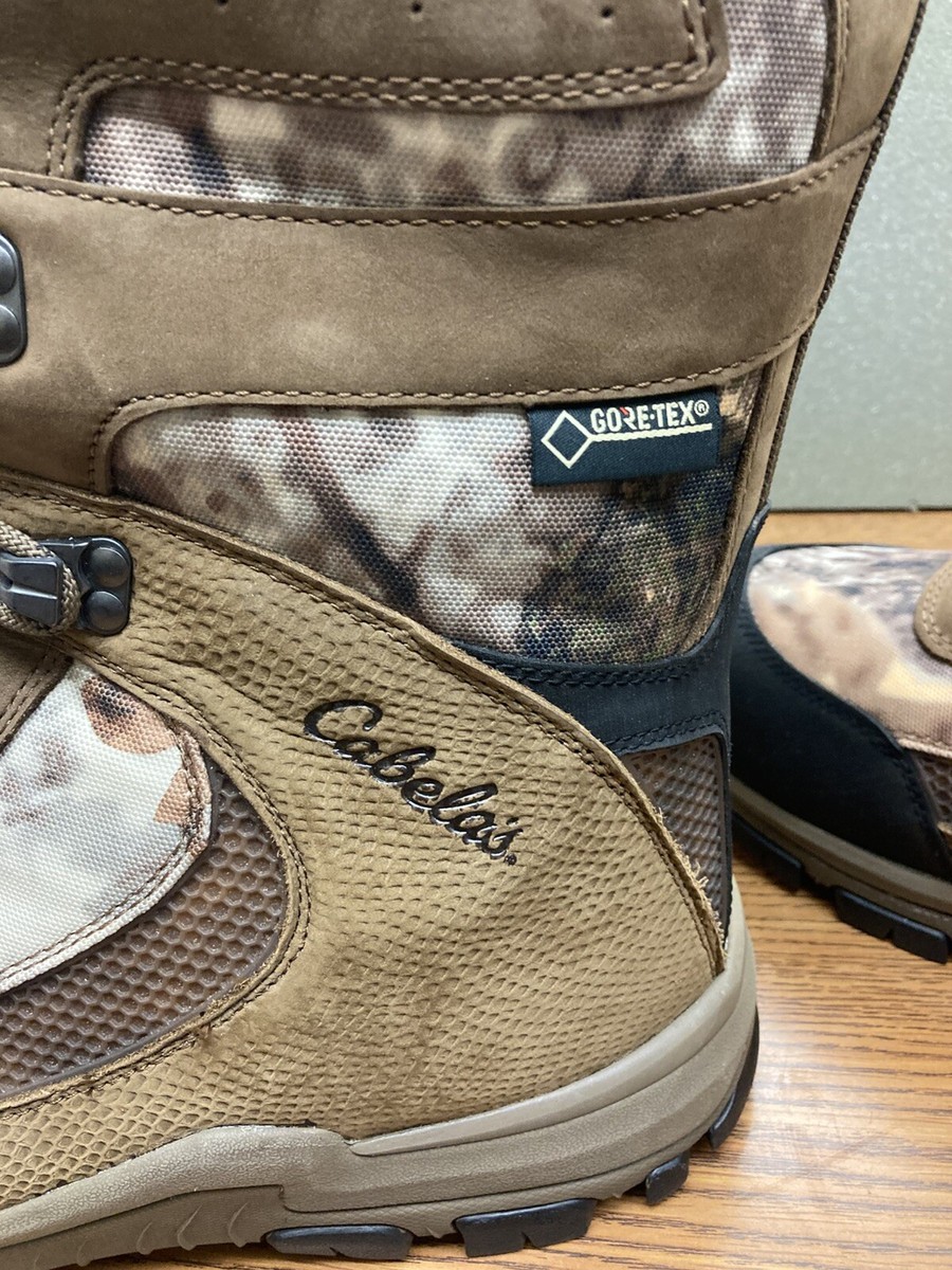 NEW Cabelas Mens - 14