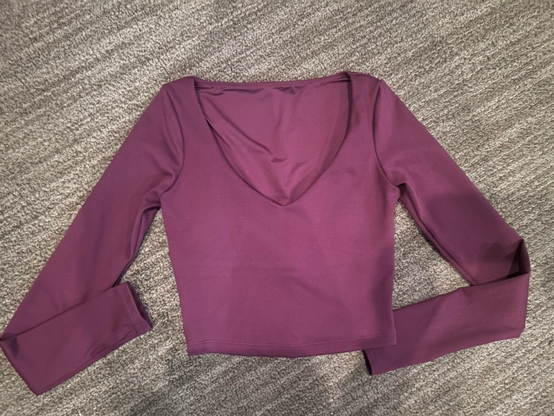 Women’s Gilly Hicks Long Sleeve Athletic Crop Top, Size XS, Worn One Time
