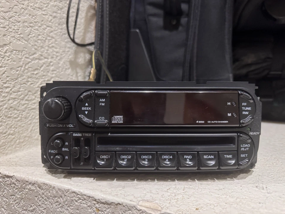 RADIO AM/FM/CD DODGE CHRYSLER STRATUS OEM MR459823 2001 2002 2003 2004 2005  Foto 2 de 4