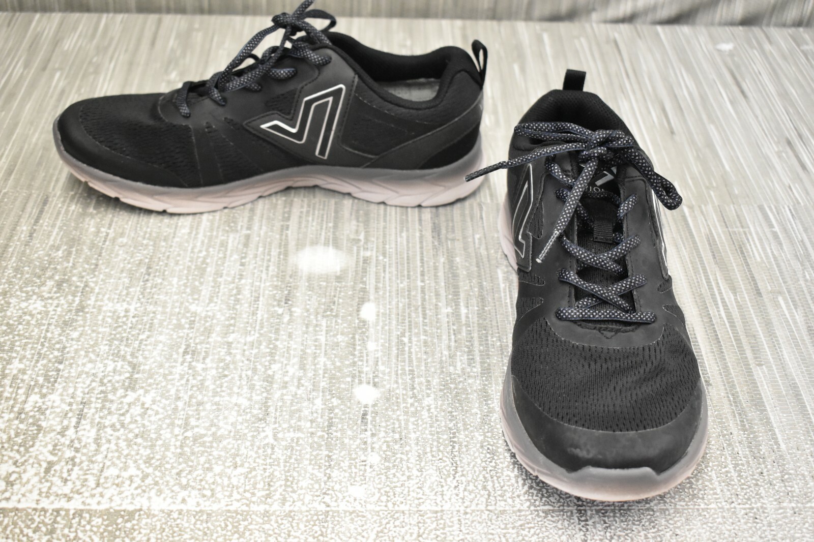 vionic tennis shoes for women