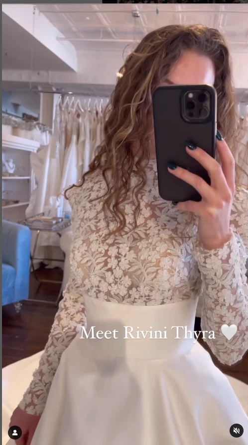 Elegantes Vestidos de Novia Cuello Alto Encaje Satén Playa Barrido Tren Vestidos de Novia Foto 2 de 4