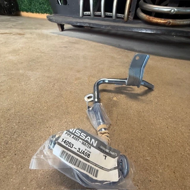 (1) Genuine Nissan Altima Pathfinder 3.5 Water Inlet Pipe 14053-3JA0B - Image 2 of 3