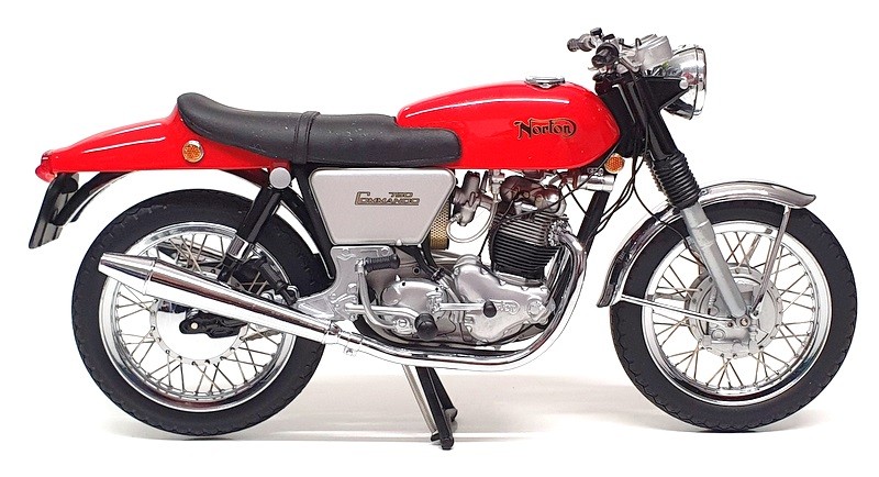 Minichamps 1/12 Scale 122 132002 - 1968 Norton Commando 750