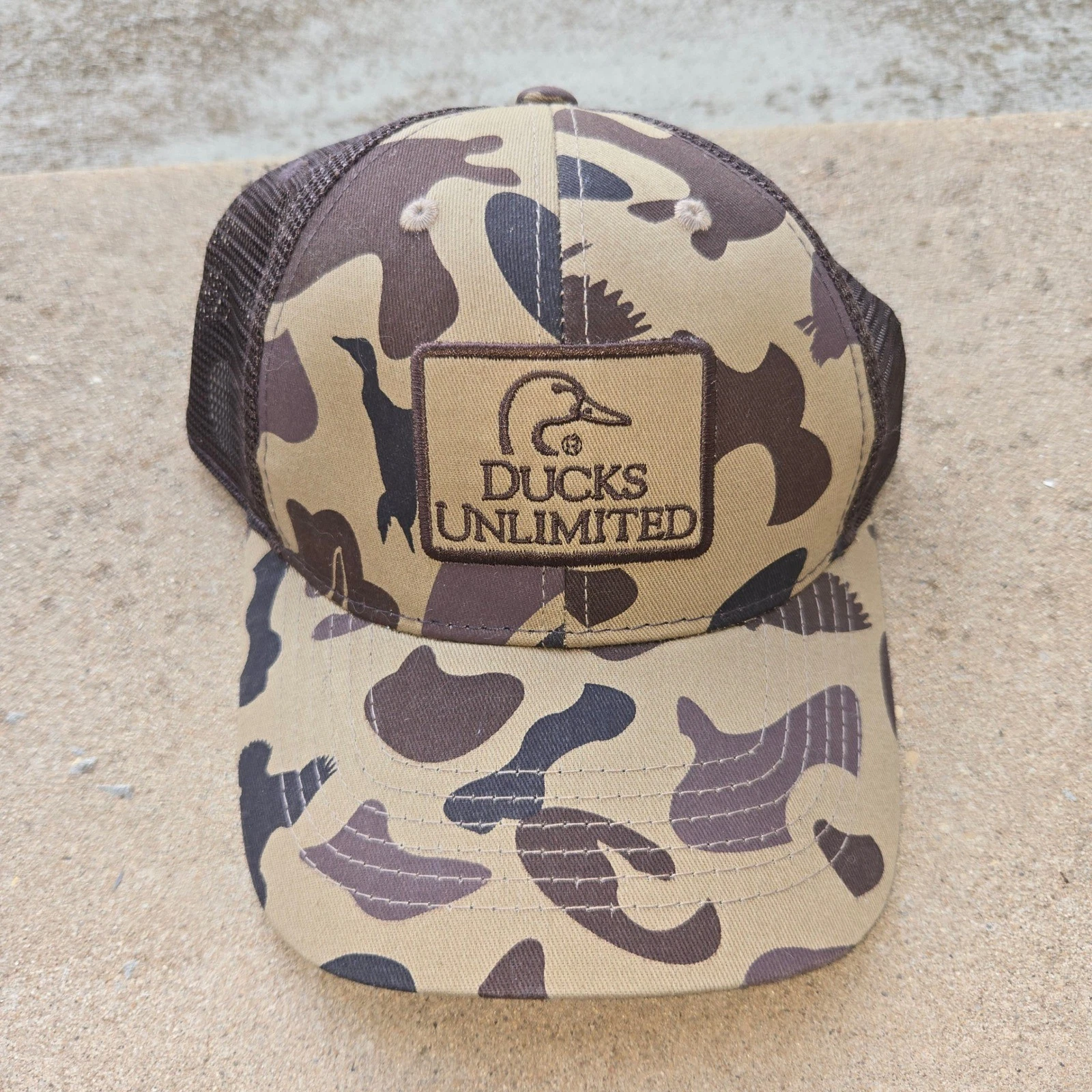 Ducks Unlimited Camo Hat OSFM Brown Mesh Snapback Cap Trucker Hunting Outdoors