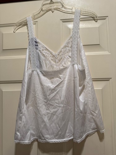 WOMANS VANITY FAIR SIMPLY SPECIAL CAMISOLE SOFT WHITE SIZE 40. VINTAGE. NWT - Picture 3 of 3