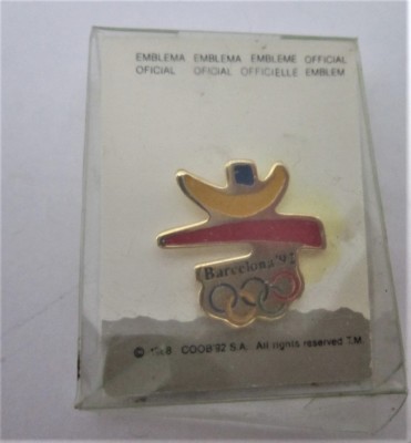 1992  BARCELONA OLYMPICS GOLD LOGO ORIGINAL PACKING   Pin Badge 1