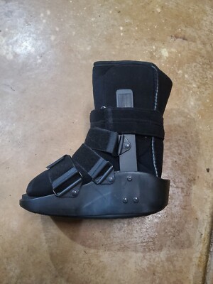 DJ Ortho MaxTrax Air Walker DJO Global, Size Med