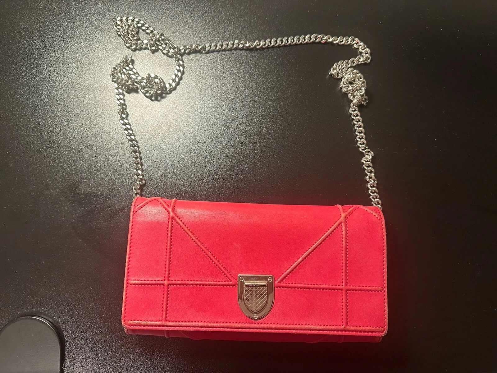 Portefeuille Christian Dior sur chaîne