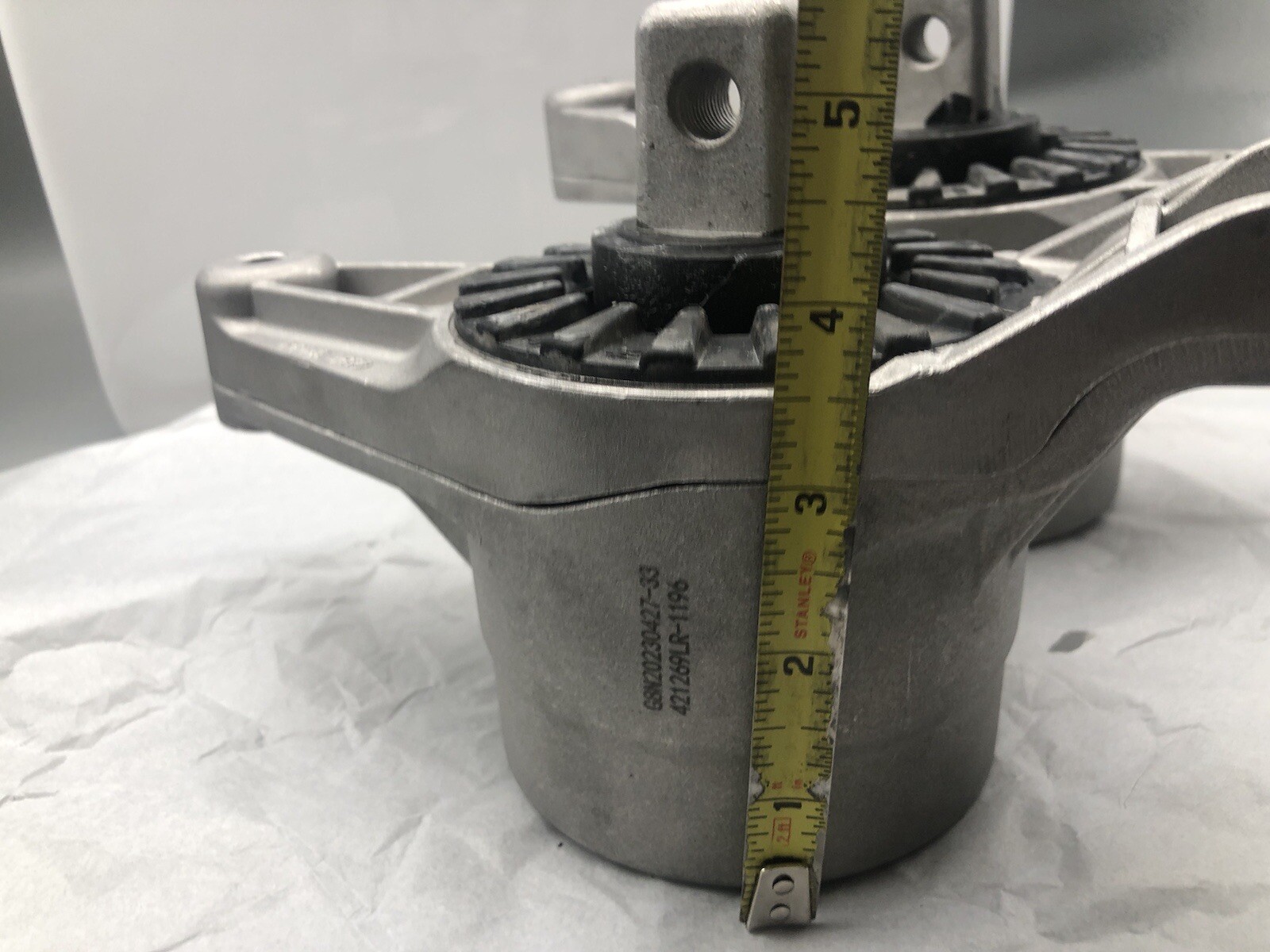 Maserati Ghibli Right Engine mount P/N 670003628