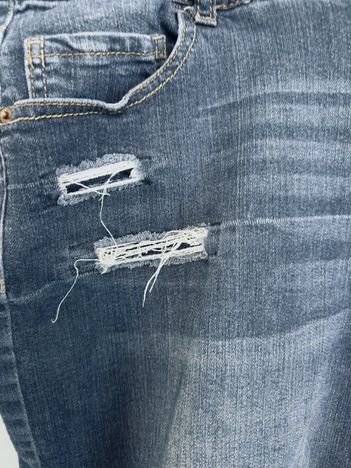 Pantalones cortos de jean para mujer Vanilla Star Distressed Cutoff "Midirise" | Talla 24 Foto 4 de 4