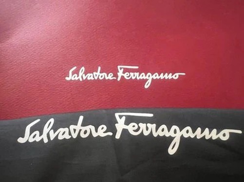 Salvatore Ferragamo Porta Traje Para Hombre De Tela Negra Con Estuche