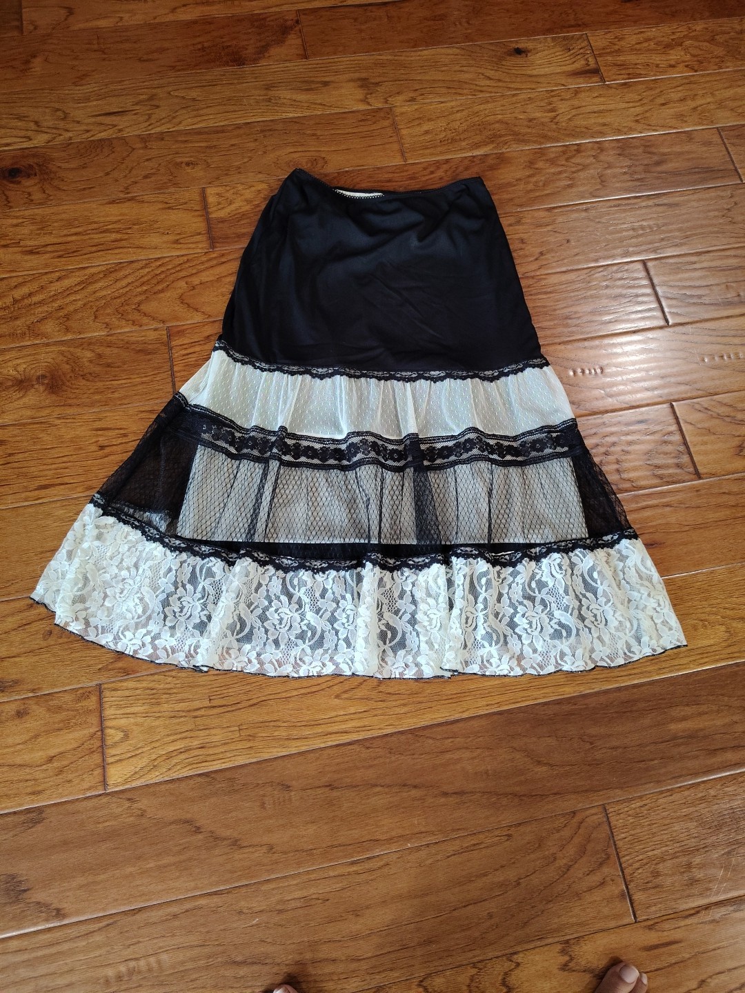 Heart Soul Sz M Black/Cream Tiered LaceRuffle Lined Skirt Witchy Rockabilly Vamp
