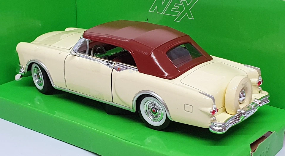 Welly NEX Escala 1/24 Diecast 24016H-W - 1953 Packard Caribbean - Crema/Marrón Foto 2 de 4