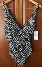 JANTZEN Classics NWT Black  White Ruched One Piece Swimsuit Sz 16 Soft Cup Bra