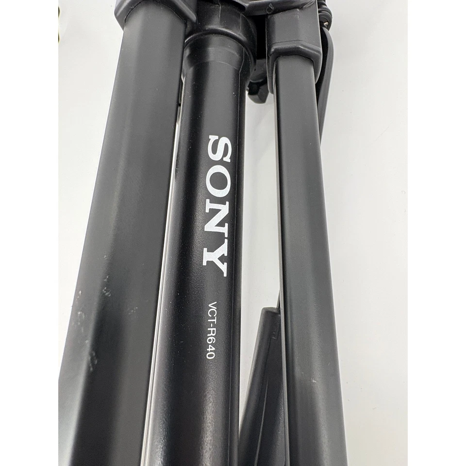 Sony VCT-R640 Compact Lightweight Aluminum Tripod for Cameras & Camcorders - Image 4 of 4