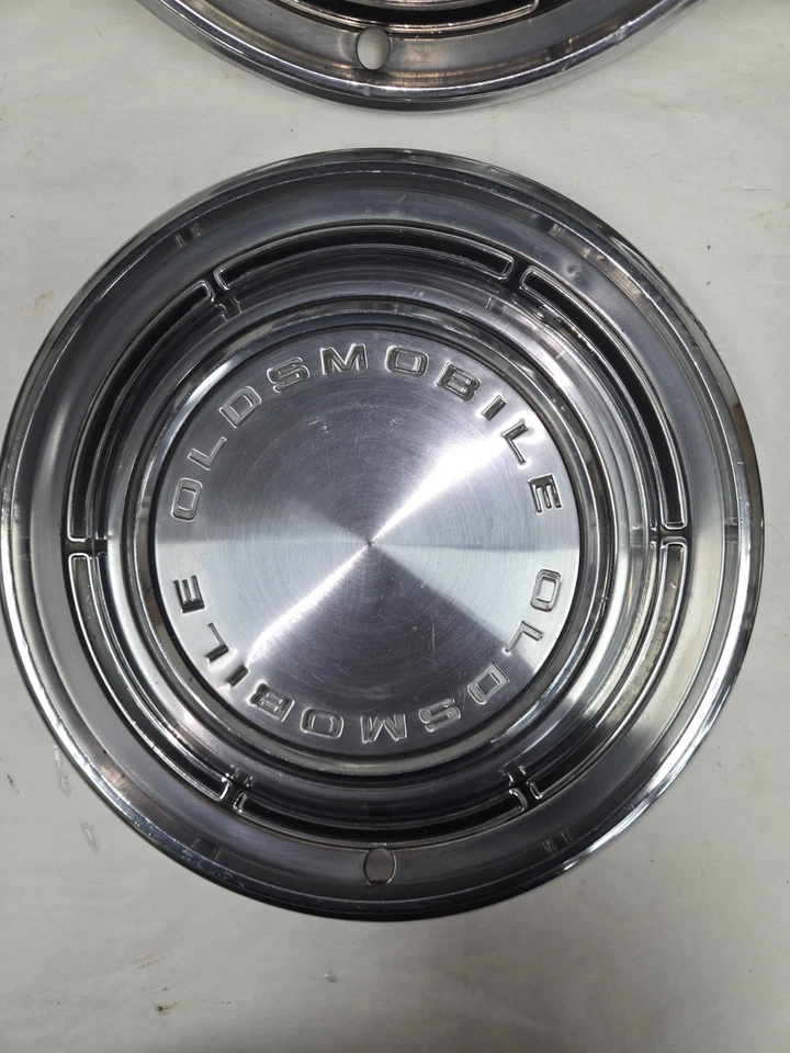 Oldsmobile Cutlass F85 1968 tapacubos de acero inoxidable de 14 pulgadas OEM GM Foto 3 de 4