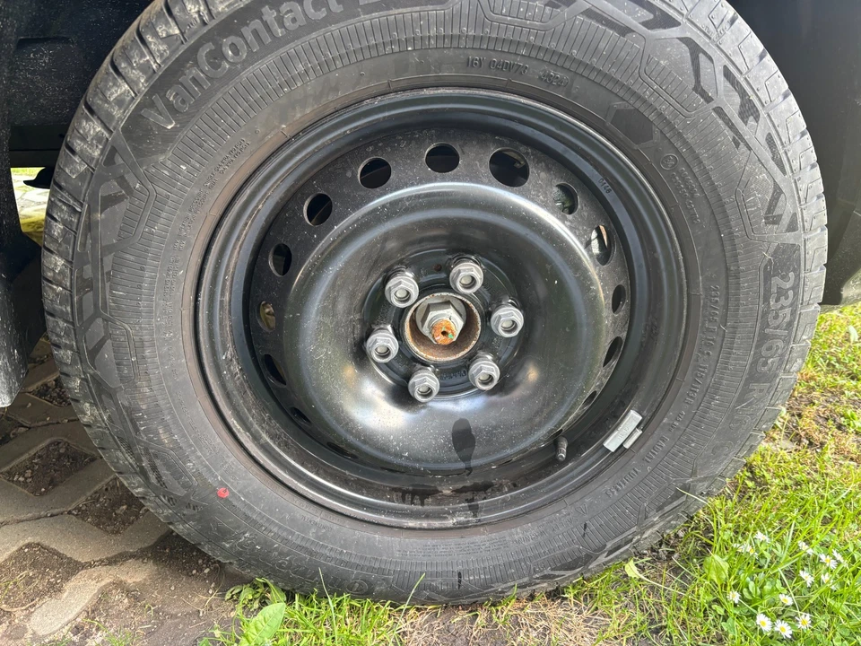 1 Satz (4 Stk.)  Kompletträder Ford Transit 235/65 R16C incl. Radkappen neuw. - Bild 2 von 4