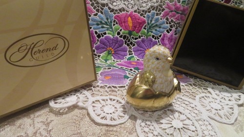 Herend Figurine - Baby Chicken / Just Hatched - Butterscotch/Gold Fishnet NIB - Picture 5 of 5