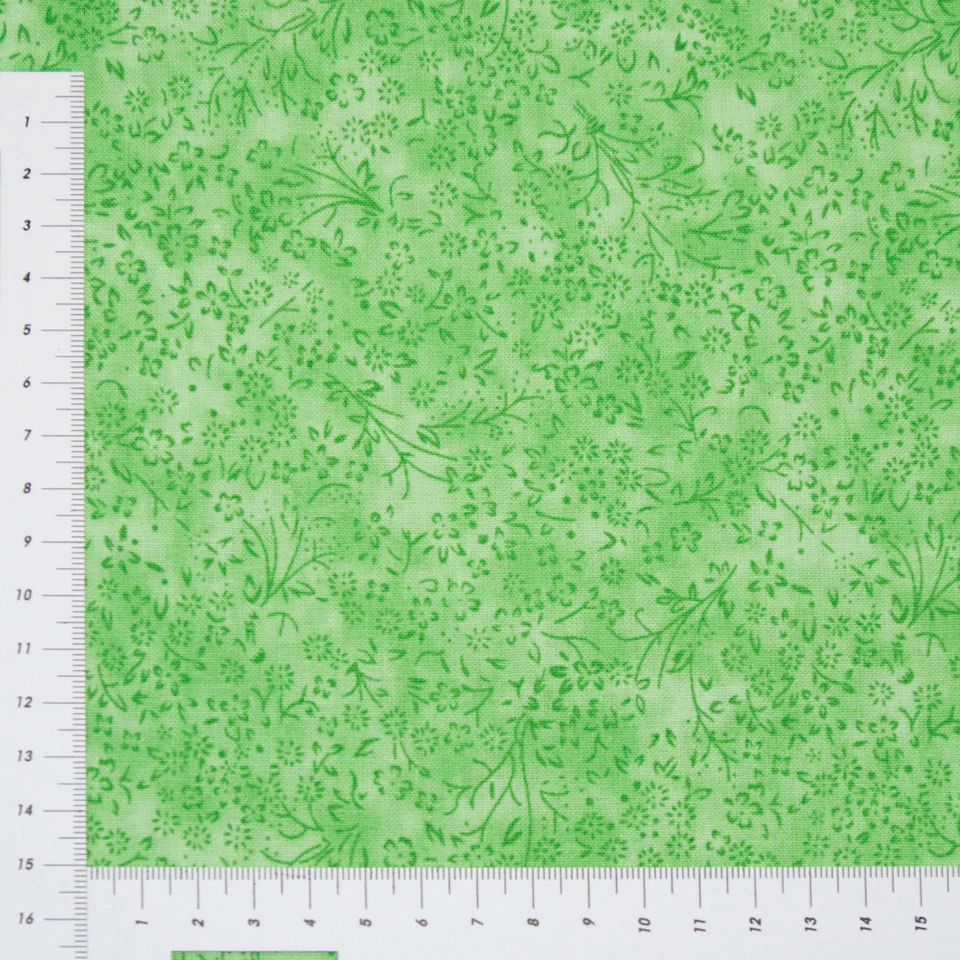 HEMMERS Blümchen auf Grün 100 % Baumwolle Patchwork Deko 1,40 m Breit (0929)