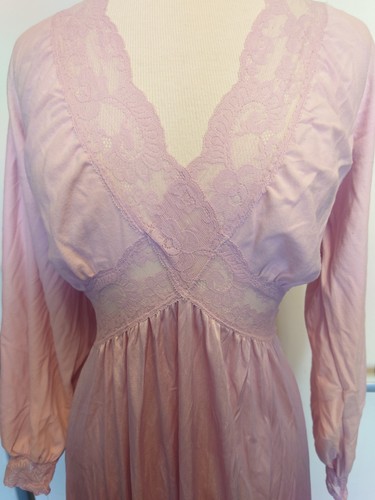Rare Vintage Olga 1970s Hollywood Nightgown — Long sleeve | Lingerie | 215 - Picture 3 of 4