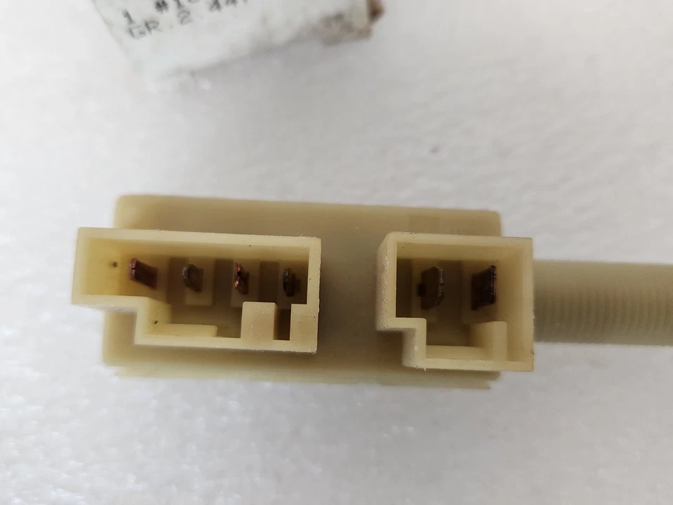 NUEVO OEM 1991-98 GM Control de crucero Lámpara de parada Transmisión Interruptor de seguridad 10170430 Foto 4 de 4