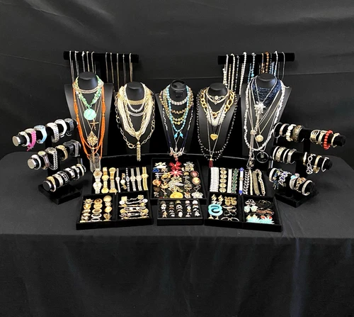 213 pc Antique Vintage Estate Costume Jewelry Some Signed. Lot 726