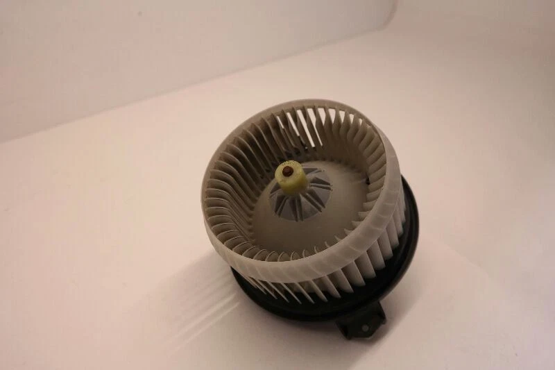 09-13 Toyota Matrix AC Blower Motor  Foto 2 de 4