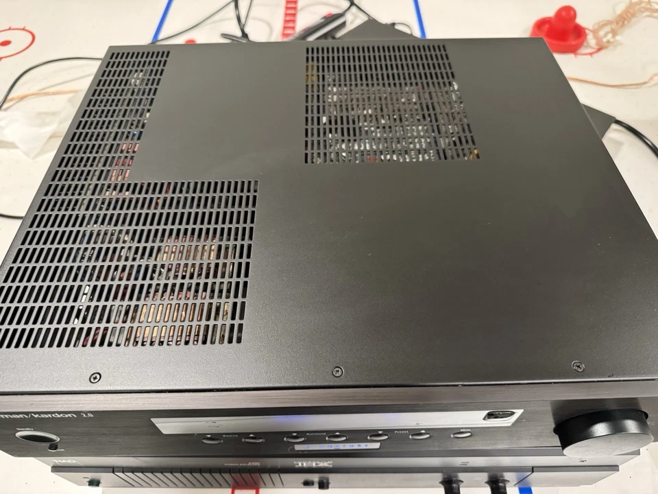 Harman Kardon Signature Series 2.0 - Procesador/Sintonizador de preamplificador A/V - Usado Foto 3 de 4