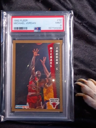 1992 FLEER #32 MICHAEL JORDAN BULLS HOF PSA 9