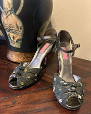 Betsey Johnson Stiletto Heels Green Floral Print Open toe Metallic heel Size 8M