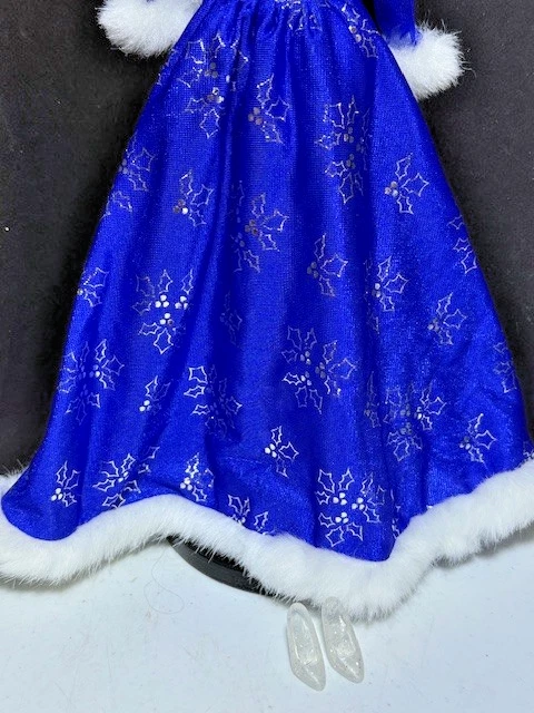 1999 Barbie Fashion Avenue Target Exclusive Blue Holiday Gown & Shoes - Image 4 of 4