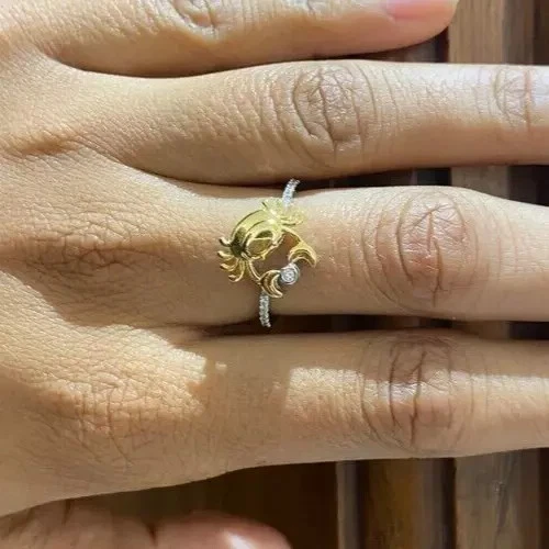 Anillo de regalo de cangrejo de diamantes de corte redondo de 2 quilates para mujer enchapado en oro de dos tonos de 14 k Foto 4 de 4