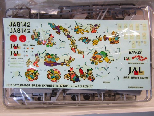Hasegawa 1:200 Scale JAL Dream Express Boeing 747SR Disney on Tour Model Kit - Picture 6 of 10