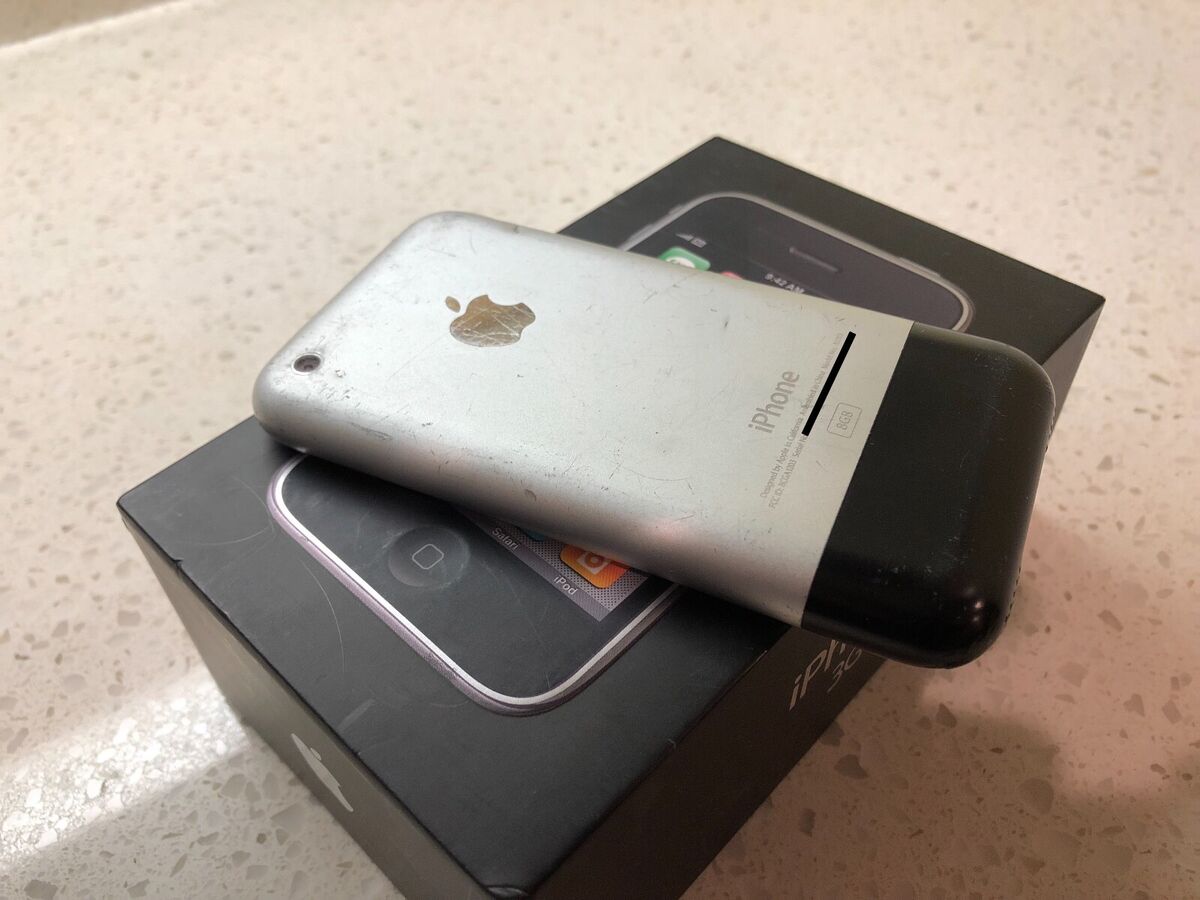 APPLE iPhone 1 ~ 1st Generation 2G - 8 GB - Unlocked APPLE iPhone 1 ~ 1st Generation 2G - 8 GB - Unlocked