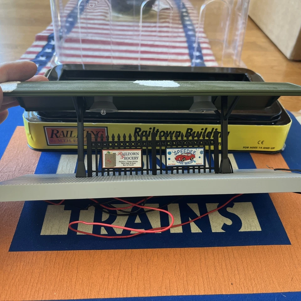 MTH Rail King O Scale Passenger Station Platform - Image 2 of 4