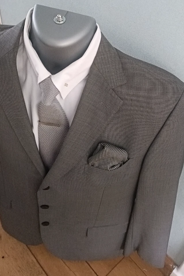 Mod M&S Collezione Ultraifine Dogtooth Grey 3 Button Suit Jacket 40" - Image 4 of 4