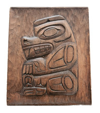 RARE VINTAGE RAY WESLEY TSIMSHIAN HAND CARVED BEAR PLAQUE WOOD