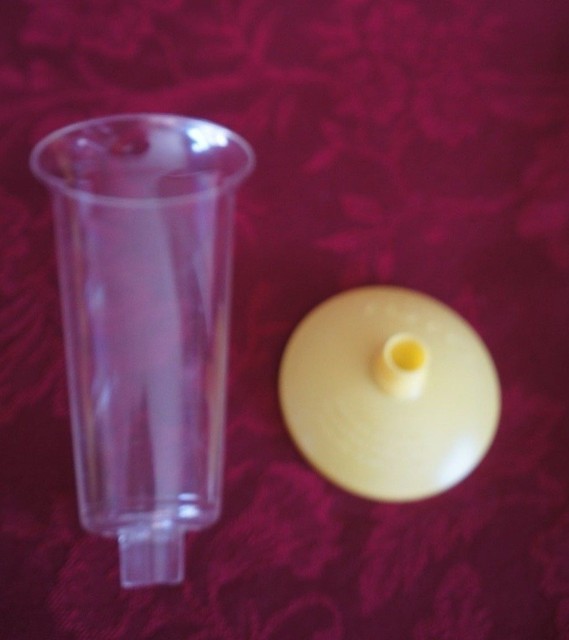 VTG. PLASTIC CARVEL ICE CREAM CUPS SET OF 9 MARKED "CARVEL YONKERS,NY